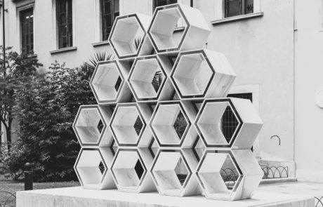 libreria-hexagon-white-carrara-2024